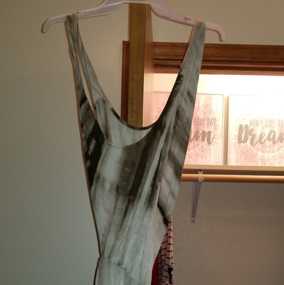 Beautiful romper - Picture 1 of 4